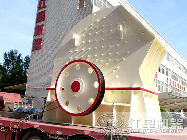 金年会体育官网入口重锤式破碎机发货现场